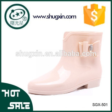 sapatos de salto alto de vidro tamanho grande boneca de plástico botas brancas baratas SGX-504